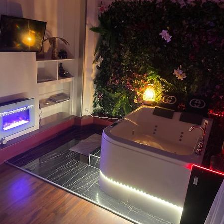 Jacuzzi 9Em Apartment Paris Exterior foto