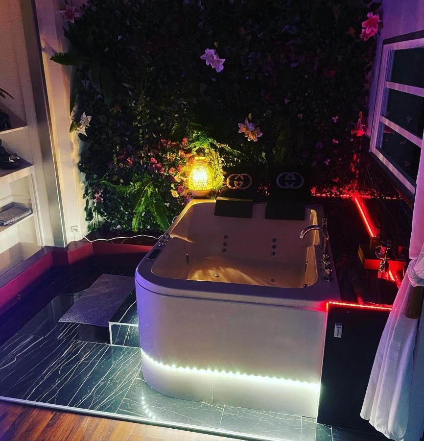 Jacuzzi 9Em Apartment Paris Exterior foto